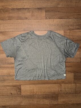 Vuori Size Medium Heathered Grey Energy Tee Shirt Cool Performance Stretch Gym M